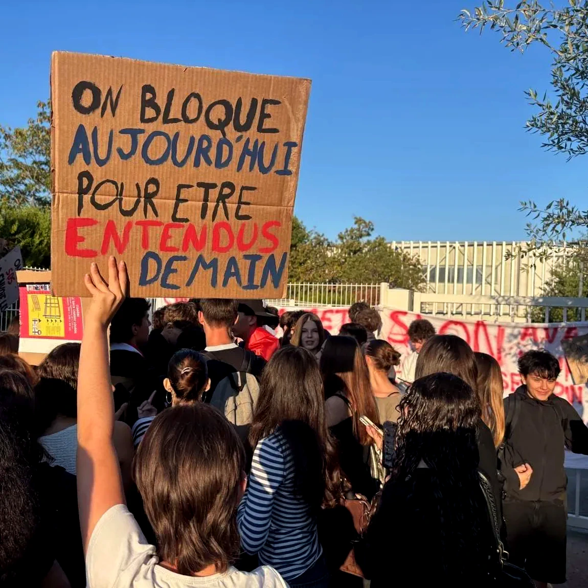 Manifestations des lycéens en France en octobre 2026 - Violence et Haine dans le Monde : la Machine à Colère